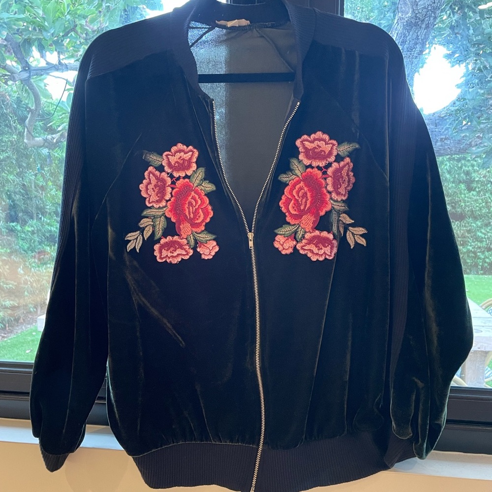 Rose embroidered velvet Jacket